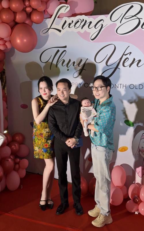 NSƯT Vũ Luân làm cha lần đầu ở tuổi 53, nhắn nhủ con gái vừa tròn đầy tháng 1 điều xúc động- Ảnh 1.