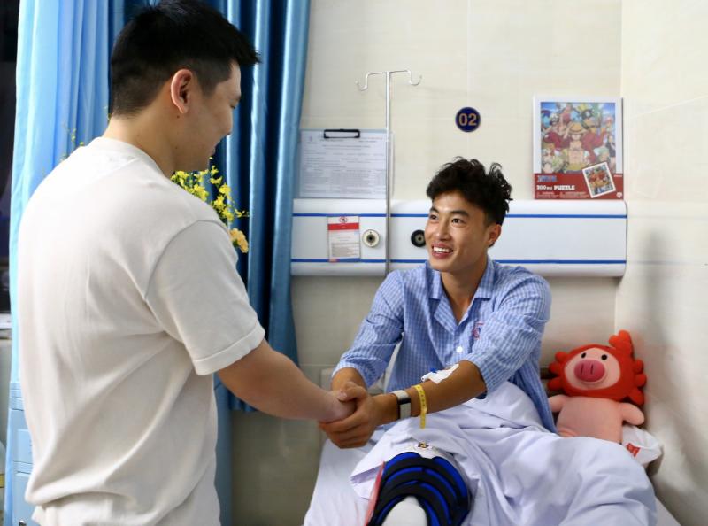 Tình hình của Văn Trường U22 Việt Nam sau phẫu thuật chấn thương- Ảnh 2.