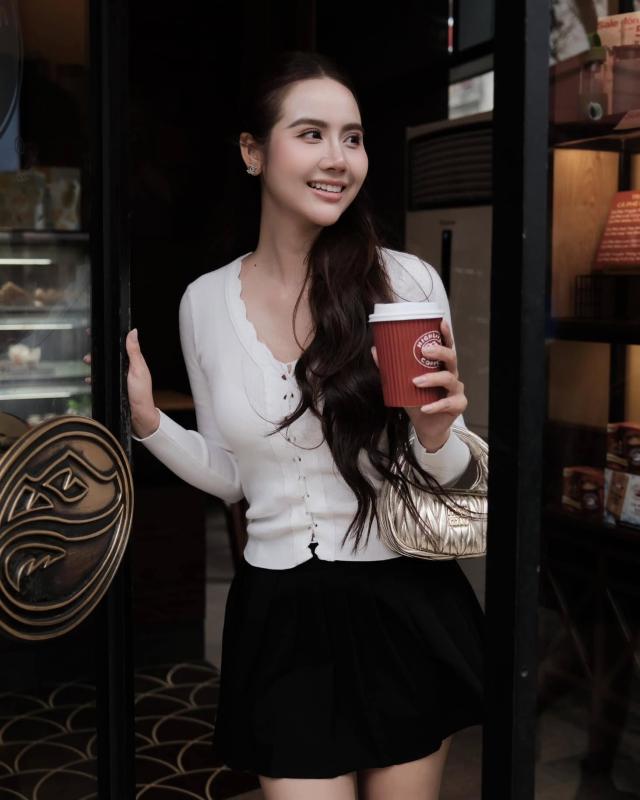 Hồng Diễm với Huyền Lizzie: Ai mới là người đẹp nhất VTV?- Ảnh 21.