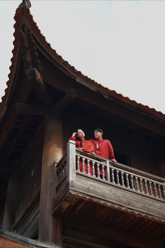Văn Thanh chụp ảnh áo dài cứ ngỡ ăn hỏi với bạn gái gia thế 