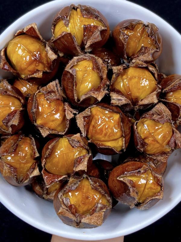 Phụ nữ đừng quá tiết kiệm, hãy dùng nhiều 4 món ăn vặt có tính kiềm này để bổ sung estrogen, khuôn mặt sẽ trẻ hơn tuổi rất nhiều- Ảnh 2.