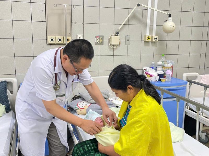 Cúm A bùng phát, nhiều học sinh nghỉ học- Ảnh 2.