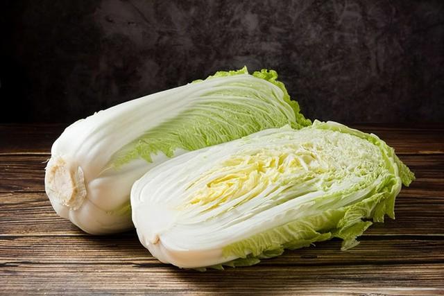 Giữa thời buổi "rau đắt hơn thịt", mua cải thảo đừng chỉ nhìn kích thước, hãy chú ý 3 điểm này- Ảnh 2.