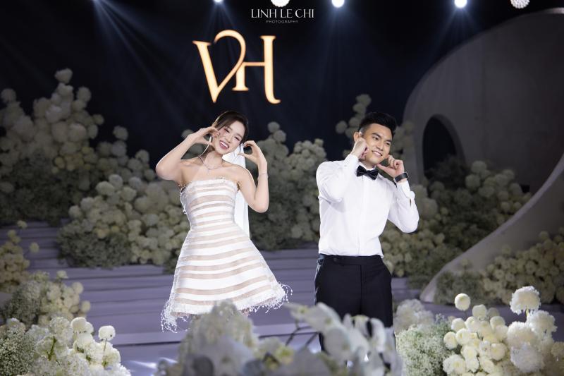 Đám cưới Hoa hậu Đỗ Hà - Viết Vương tại Hà Nội: Cô dâu khóc nức nở, dàn nàng hậu "quậy" tưng bừng!- Ảnh 7.