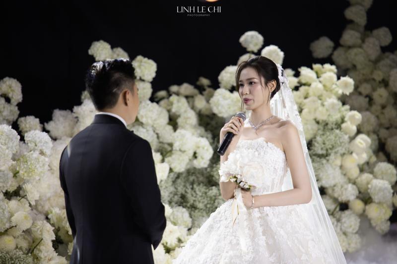 Đám cưới Hoa hậu Đỗ Hà - Viết Vương tại Hà Nội: Cô dâu khóc nức nở, dàn nàng hậu "quậy" tưng bừng!- Ảnh 17.