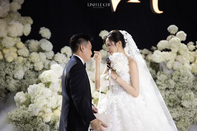 Dự đám cưới của Đỗ Hà và thiếu gia Tập đoàn Sơn Hải xong, khách mời đều cầm trên tay 1 món đồ- Ảnh 4.