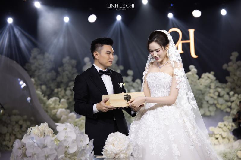Đám cưới Hoa hậu Đỗ Hà - Viết Vương tại Hà Nội: Cô dâu khóc nức nở, dàn nàng hậu "quậy" tưng bừng!- Ảnh 20.