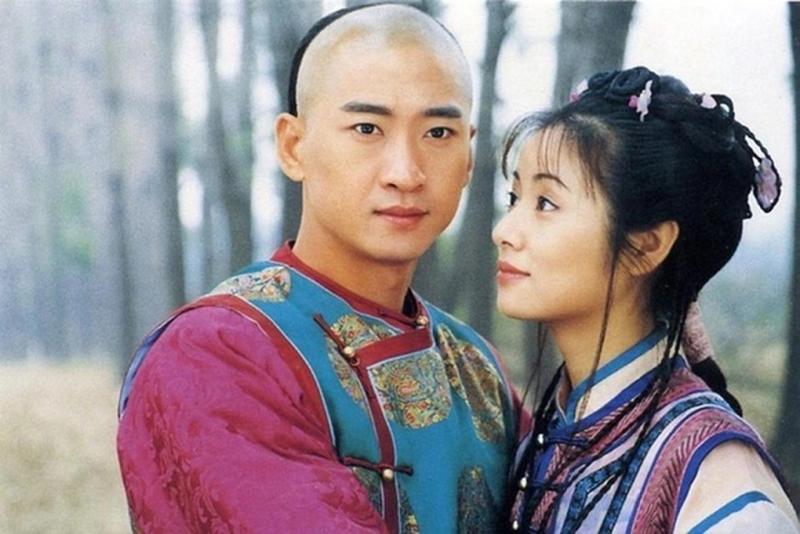 Thảm cảnh của mỹ nam Hoàn Châu Cách Cách: 20 người thân lần lượt qua đời, giữ tro cốt cha mẹ trong nhà cho bớt cô đơn- Ảnh 1.