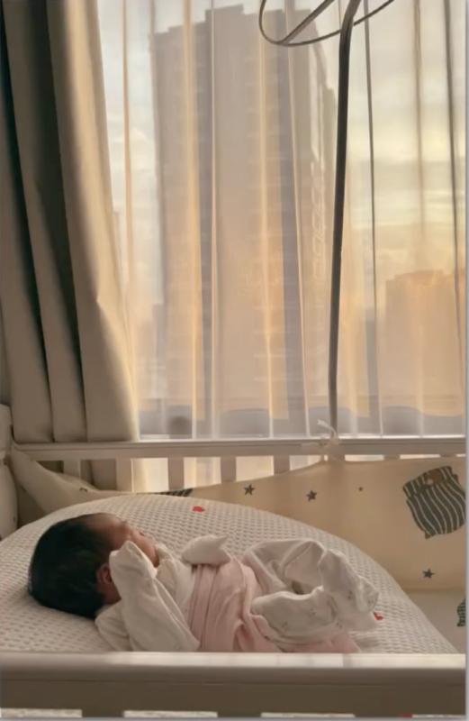 Á hậu Việt và 