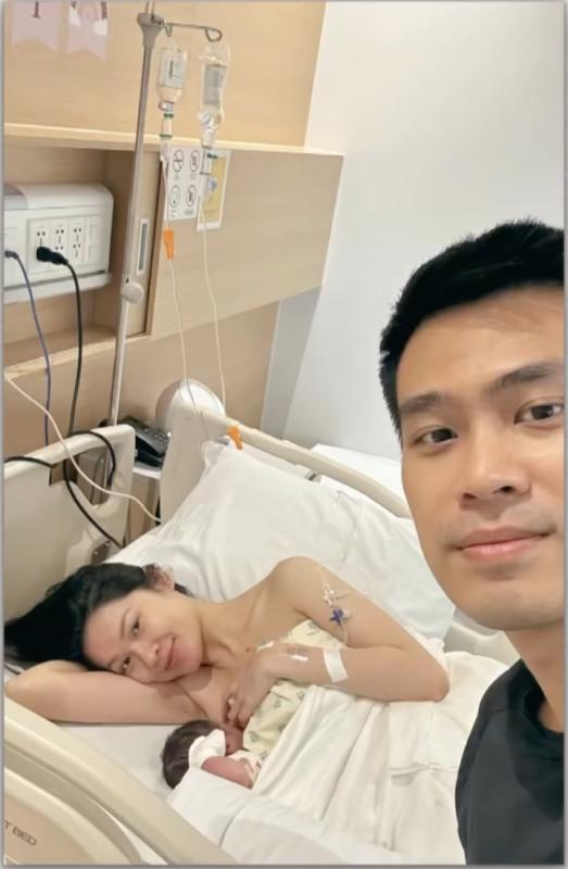 Á hậu Việt và 