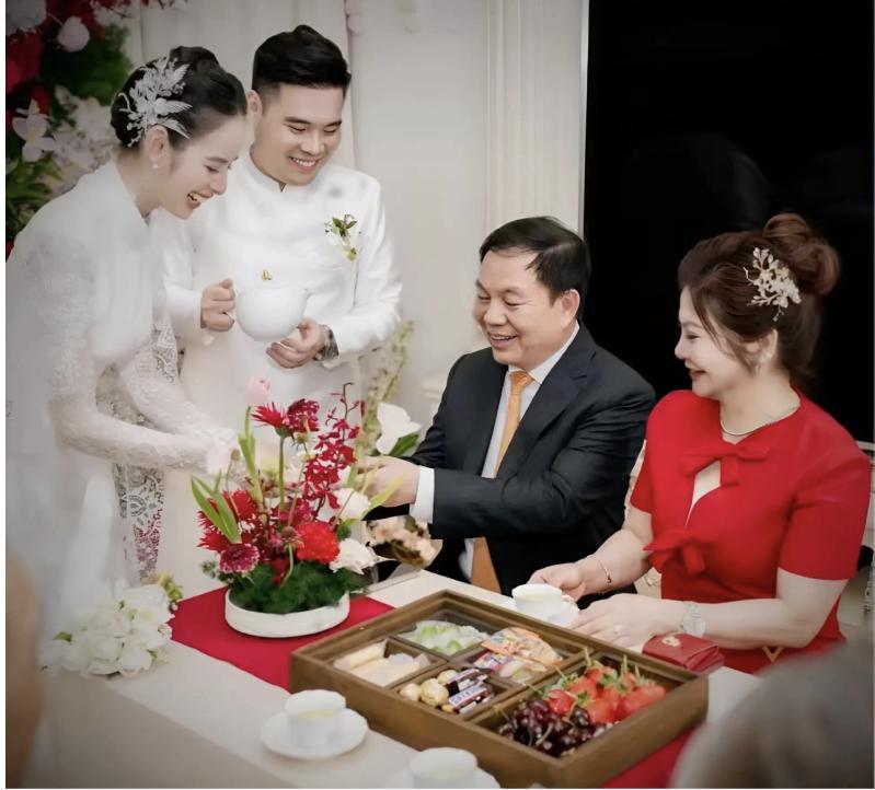 Lễ đón dâu của Hương Liên: Cô dâu đeo sính lễ 200 triệu khoe visual nức nở, 1 chi tiết bí ẩn gây bàn tán- Ảnh 6.