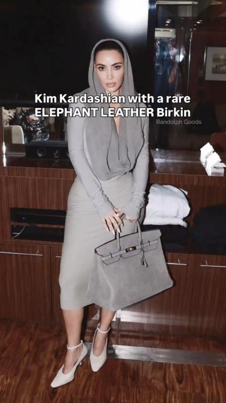 Kim Kardashian hứng chịu bão phẫn nộ vì cầm túi Hermès da voi- Ảnh 3.
