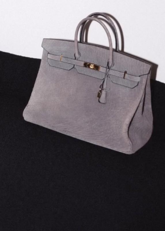 Kim Kardashian hứng chịu bão phẫn nộ vì cầm túi Hermès da voi- Ảnh 1.