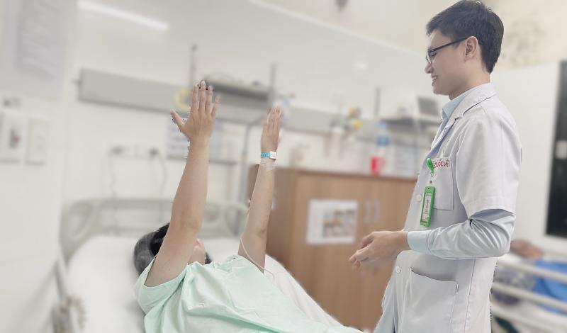 Đau đầu kéo dài một tuần, nam thanh niên 19 tuổi bất ngờ tắc gần hết tĩnh mạch não- Ảnh 1.