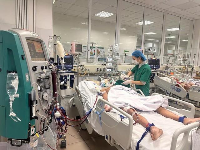Cúm A gặp biến chứng khiến cụ ông 70 tuổi suy hô hấp, viêm phổi nặng- Ảnh 1.