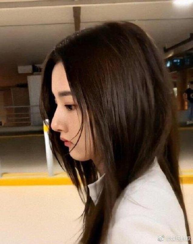 Ảnh cấp 3 đẹp như tiểu thư tài phiệt của Tống Tổ Nhi, Triệu Lộ Tư bị nhắc tên- Ảnh 2.