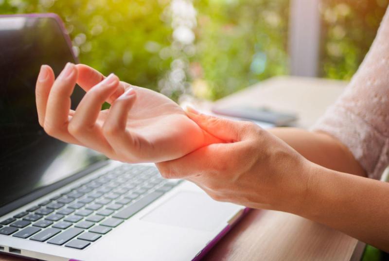 Đi khám xương, chàng trai bất ngờ phát hiện ung thư gan vì uống sữa sai cách- Ảnh 1.