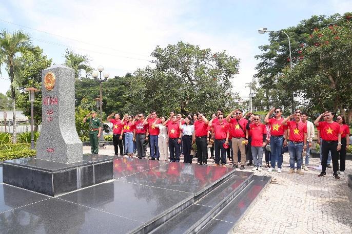 Chạm vào tổ quốc từ những cột mốc biên cương- Ảnh 2.