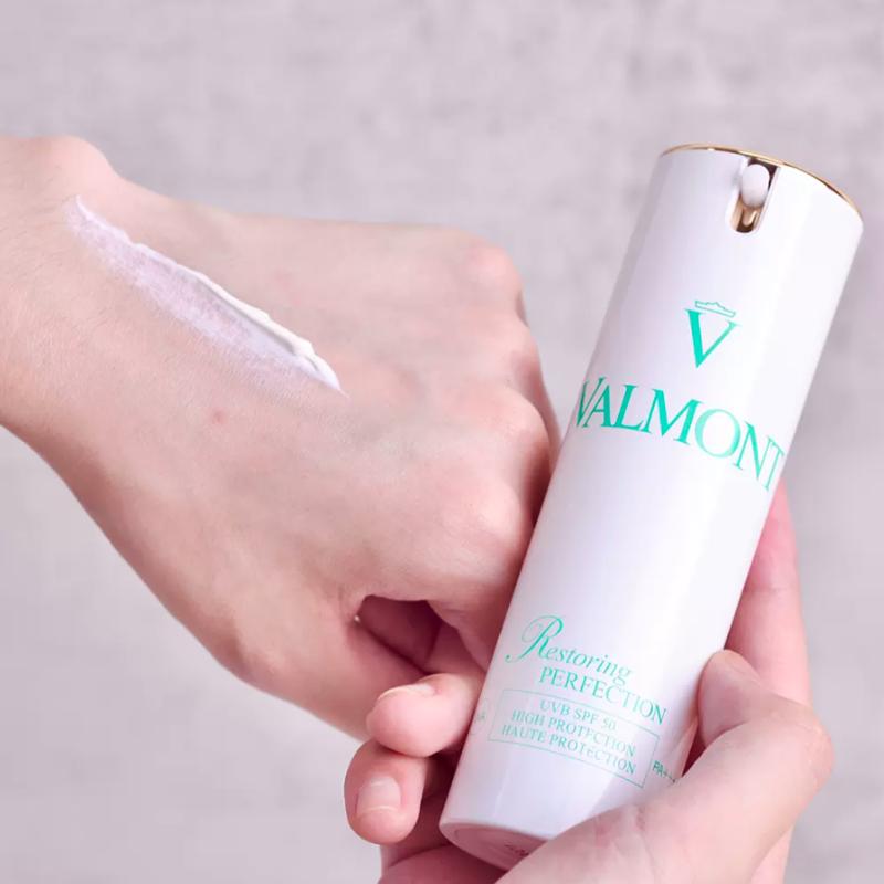 7 triệu một lọ kem chống nắng: Điều kì diệu gì khiến dân tình cứ bỏ tiền ra mua?- Ảnh 4.