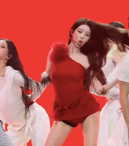 "Công chúa Kpop" nhảy xấu hát nhép, chưa đủ "trình" tách nhóm- Ảnh 1.
