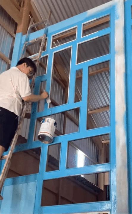 Nhà gỗ miền Tây: Vì sao phải xanh ngắt, hoa văn rực rỡ mới ra đúng chất 