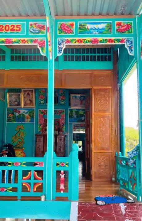 Nhà gỗ miền Tây: Vì sao phải xanh ngắt, hoa văn rực rỡ mới ra đúng chất 