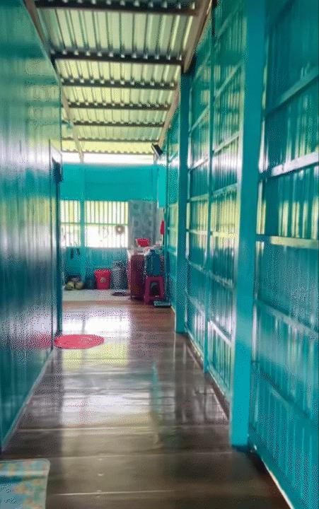Nhà gỗ miền Tây: Vì sao phải xanh ngắt, hoa văn rực rỡ mới ra đúng chất 