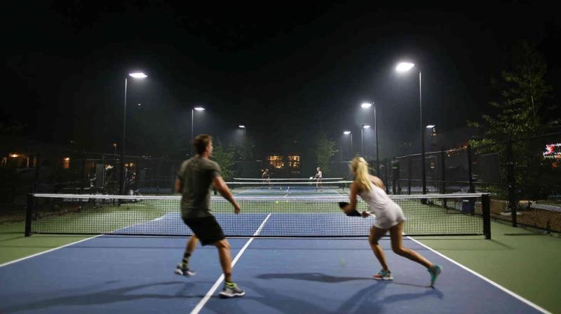 Thời điểm chơi thể thao, đánh pickleball bào mòn sức khỏe, phá giấc ngủ: Bác sĩ cảnh báo- Ảnh 1.