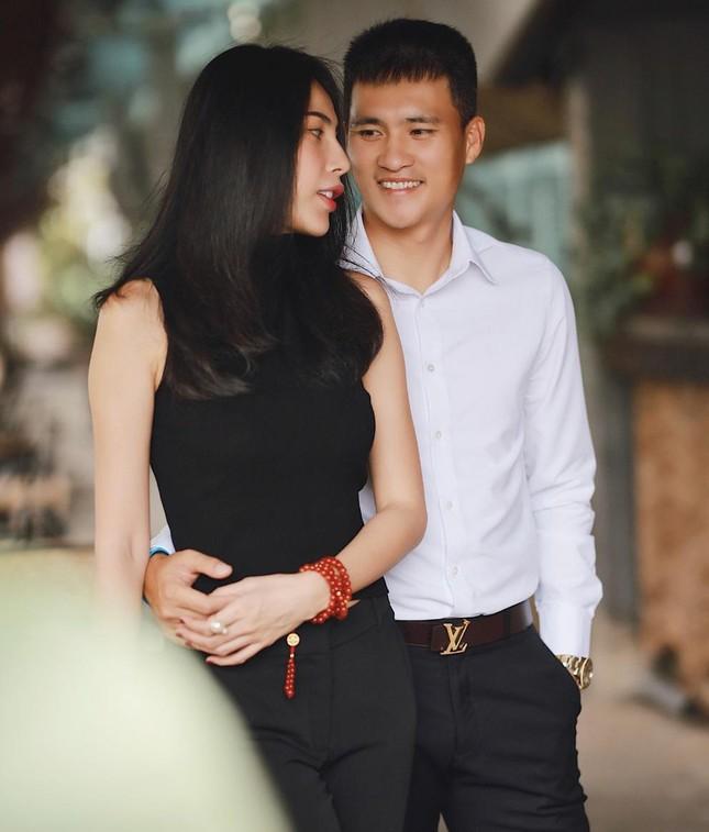 Chuyện gì đang xảy ra khiến Thuỷ Tiên - Công Vinh thế này?- Ảnh 1.