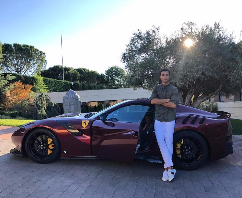 Tin được không: Ronaldo không nhớ nổi mình có bao nhiêu chiếc xe trong BST siêu xe 700 tỷ đáng gờm nhất thế giới- Ảnh 1.