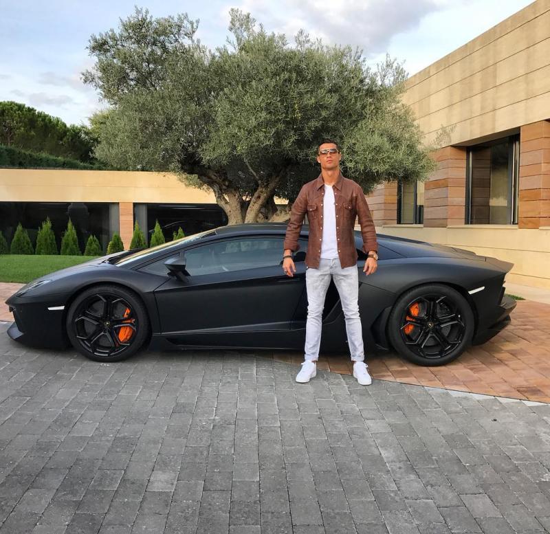 Tin được không: Ronaldo không nhớ nổi mình có bao nhiêu chiếc xe trong BST siêu xe 700 tỷ đáng gờm nhất thế giới- Ảnh 7.
