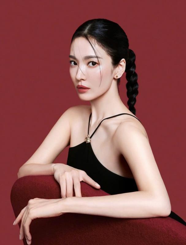 Song Hye Kyo lướt qua ống kính cũng gây thương nhớ vì dáng săn mảnh, da mọng collagen: Bí quyết gói gọn trong 3 thực phẩm, 1 loại nước rẻ bèo của người Việt- Ảnh 6.