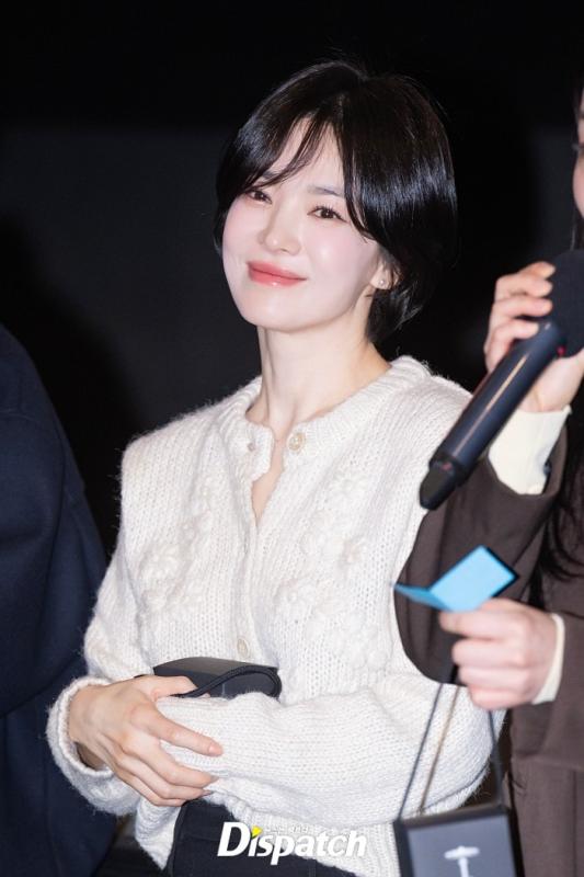 Song Hye Kyo lướt qua ống kính cũng gây thương nhớ vì dáng săn mảnh, da mọng collagen: Bí quyết gói gọn trong 3 thực phẩm, 1 loại nước rẻ bèo của người Việt- Ảnh 7.