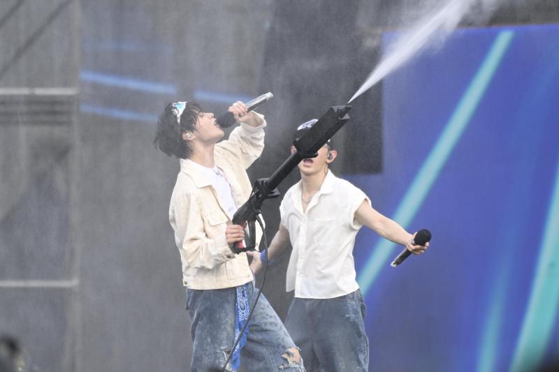 Bi Rain đây rồi: Nam thần U50 cả visual - body đều đẹp đỉnh, cởi áo khoe múi tân binh theo không kịp- Ảnh 56.