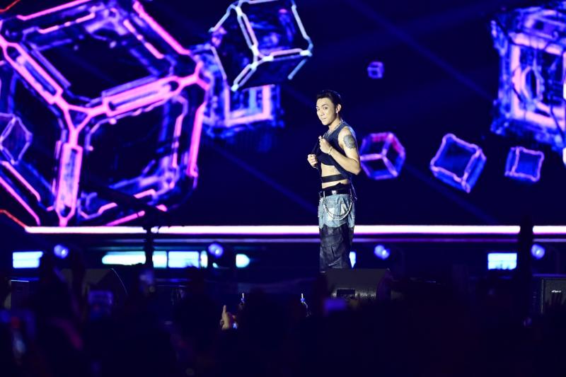 Jay Park "đốt cháy" WATERBOMB D-2 với cơ bụng "tiền tỷ", Chi Pu - B.I gây sốc visual với màn kết hợp chưa từng có- Ảnh 16.