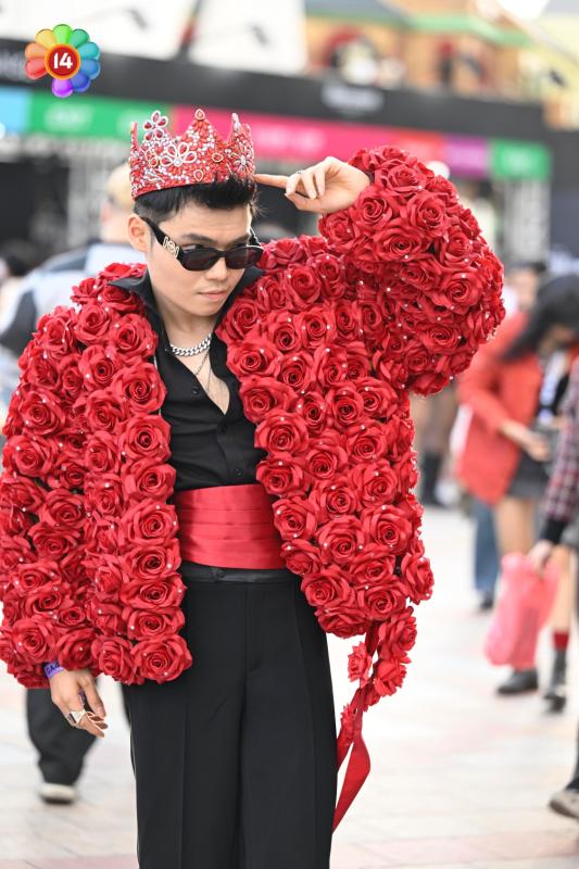 G-DRAGON cởi áo diễn kết màn, biển fanchant 