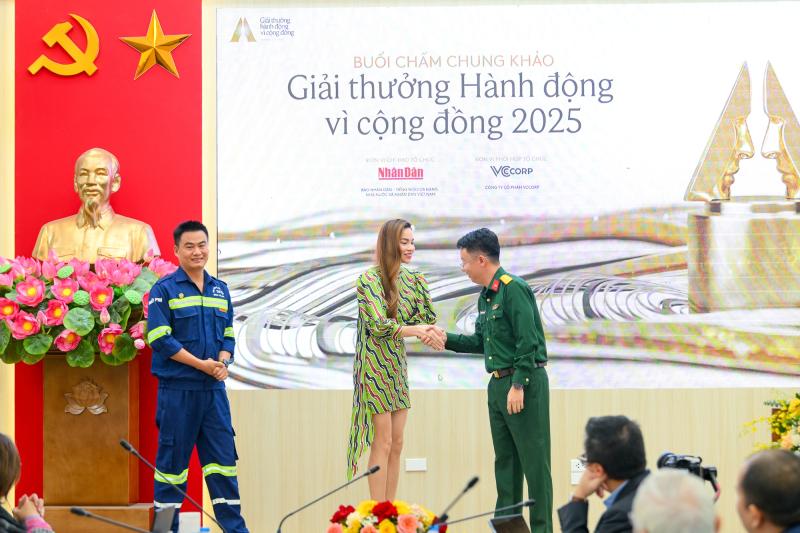 Hồ Ngọc Hà: Không cần mặc quá đẹp, ăn quá ngon; chỉ cần duy trì thu nhập để giúp đỡ bà con- Ảnh 4.
