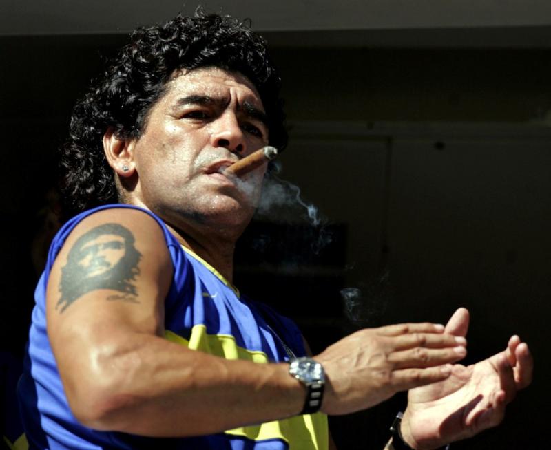 Rợn người những phút cuối đời của huyền thoại bóng đá Maradona: “Ngôi nhà kinh hoàng”, cơ thể sưng phồng, bị bỏ mặc tàn nhẫn- Ảnh 2.