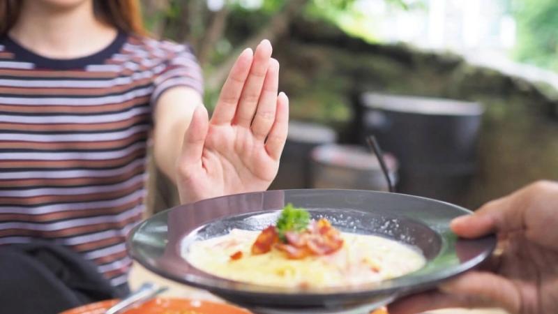 Kiểu giảm cân độc hại khiến nữ ca sĩ đang biểu diễn thì ngất xỉu, chị em học theo chẳng hóa "tàn phá" nội tiết- Ảnh 3.