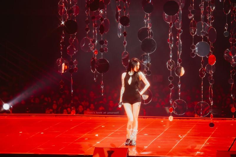 Nữ idol "đẹp thoát tục" với đồ mỏng manh, tay phủ kín hình xăm- Ảnh 9.