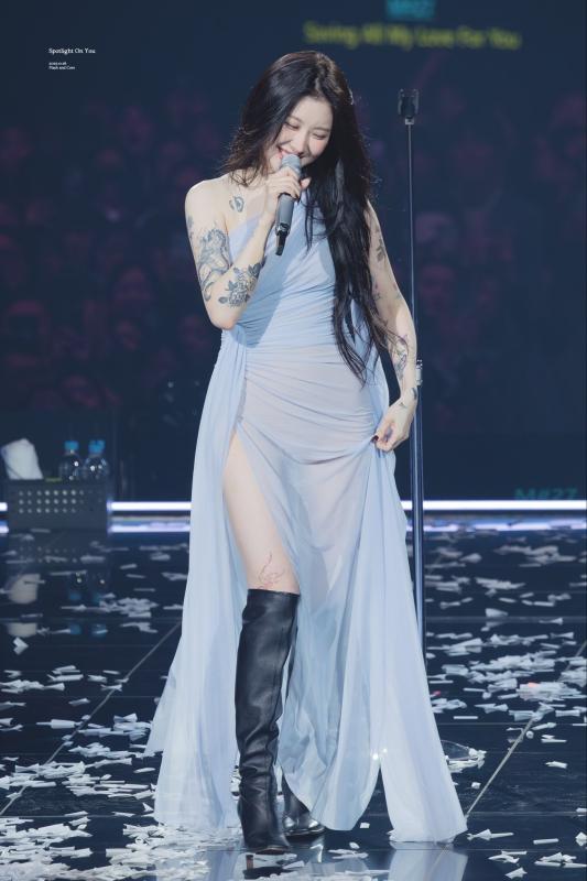 Nữ idol "đẹp thoát tục" với đồ mỏng manh, tay phủ kín hình xăm- Ảnh 1.