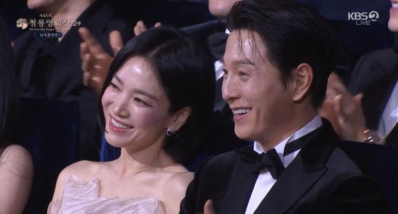 HOT nhất Rồng Xanh 2025: Song Hye Kyo xuất hiện cạnh người đàn ông đặc biệt, danh tính khiến cả MXH lao vào đẩy thuyền- Ảnh 3.