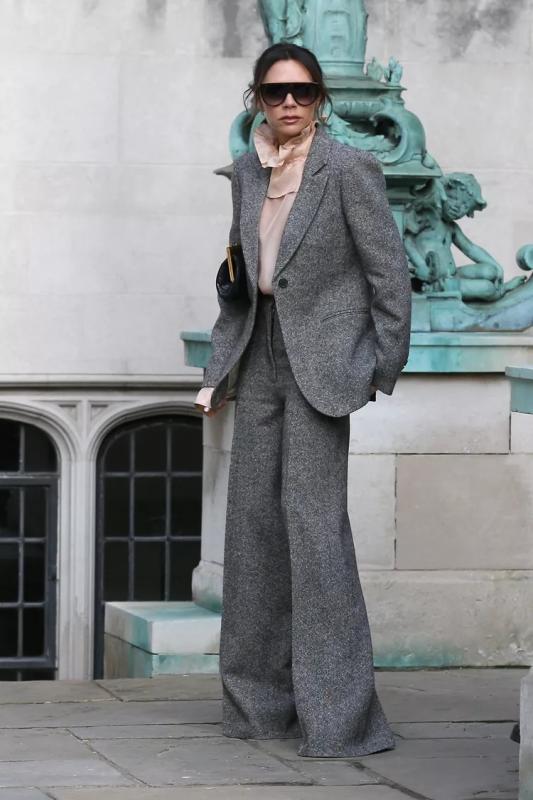 4 điều làm nên phong cách đẹp vượt thời gian của Victoria Beckham, mặc đẹp như cô ấy không hề khó- Ảnh 2.