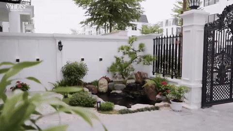 Video: Cận cảnh biệt thự chục tỷ của Thành Chung và vợ hot girl, được khen đẹp hơn cả nhà Văn Hậu - Hải My- Ảnh 6.