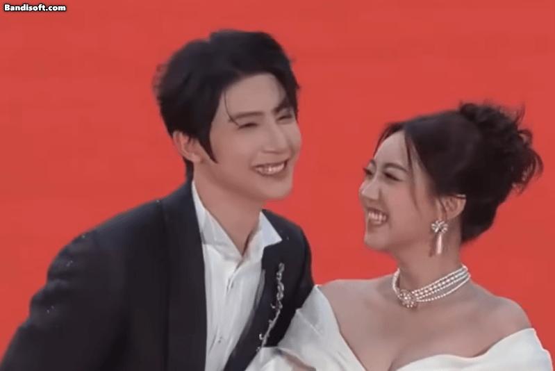 Cặp đôi phim giả tình thật công khai hôn nhau ngay trên thảm đỏ: Nhà gái vừa đẹp vừa bốc lửa, nhìn muốn cưới liền- Ảnh 3.