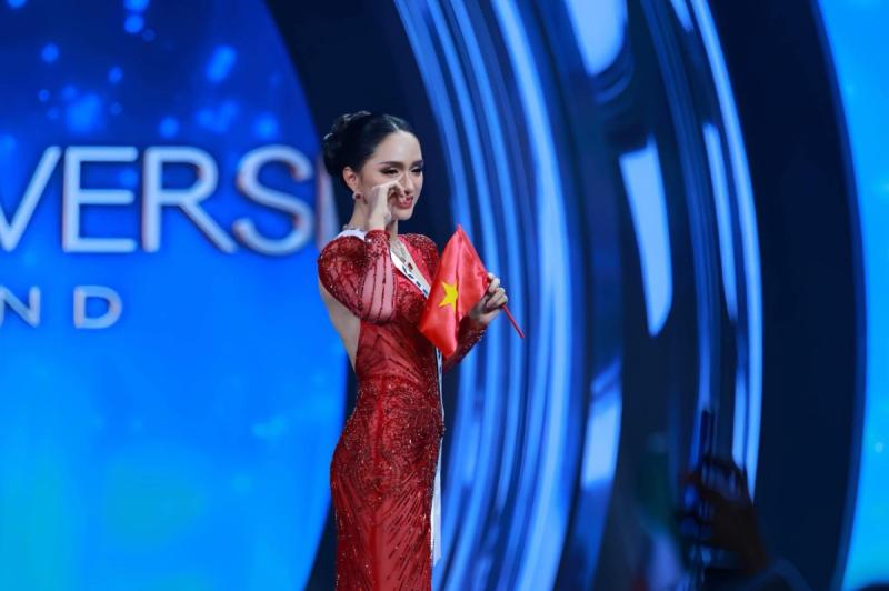 Hương Giang: 