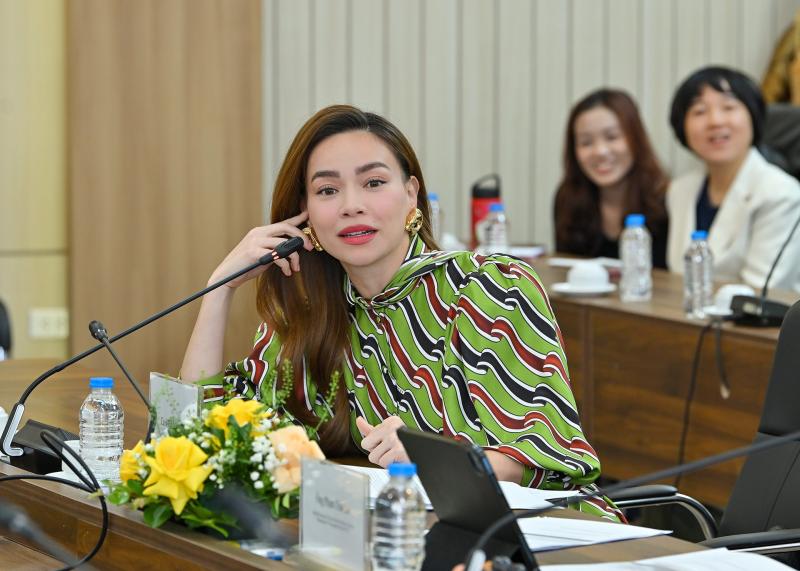 Hồ Ngọc Hà: Không cần mặc quá đẹp, ăn quá ngon; chỉ cần duy trì thu nhập để giúp đỡ bà con- Ảnh 3.
