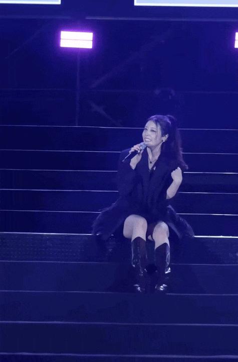 Jiyeon sang Việt Nam, tất cả đều hoàn hảo chỉ thiếu mỗi SOOBIN - Ảnh 1.