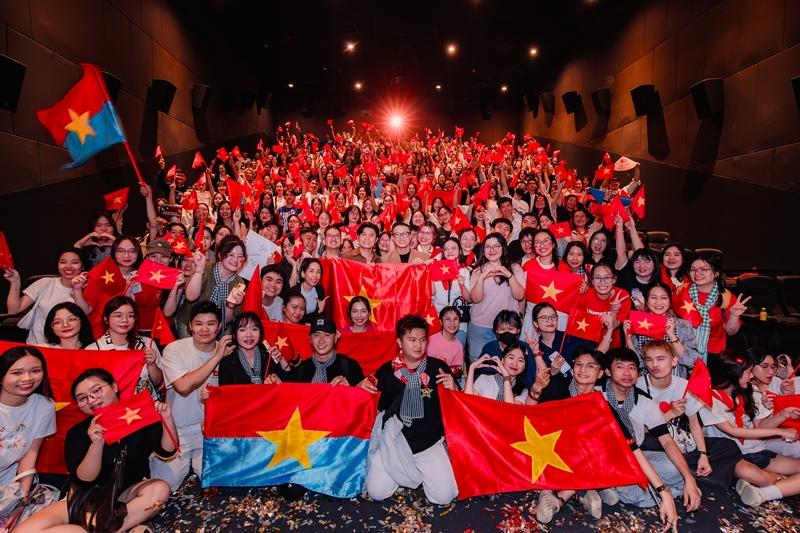 Tổ Quốc Trong Tim: Zone rạp chiếu của lòng yêu nước - hiện tượng xã hội chưa từng có tại Việt Nam- Ảnh 4.