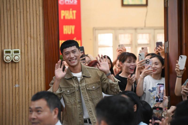 Nam thần phim giờ vàng gây tranh cãi vì đổi style nữ tính- Ảnh 9.